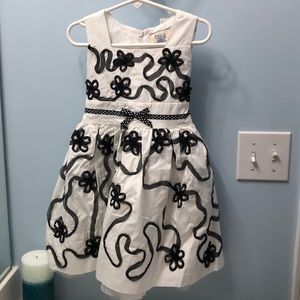 Children’s place black/white floral ribbons dress